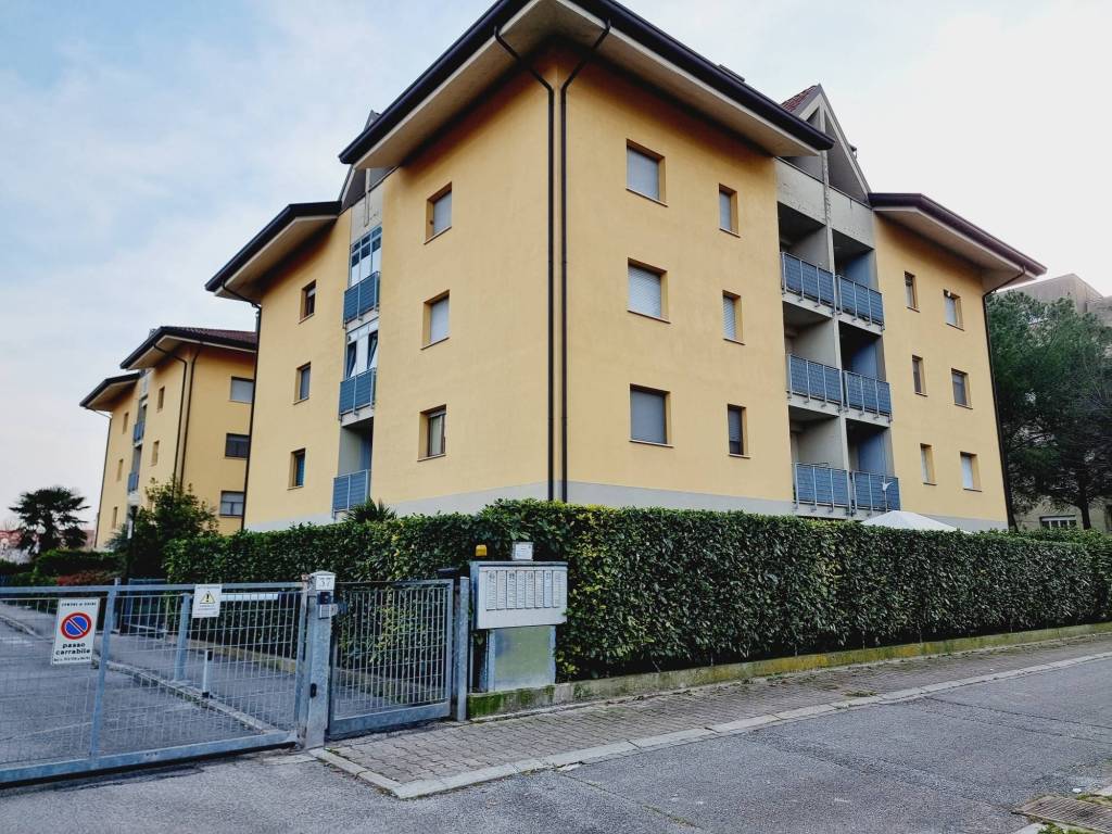 Appartamento a Udine in Viale Divisione Garibaldi-Osoppo, 38 - Foto 2
