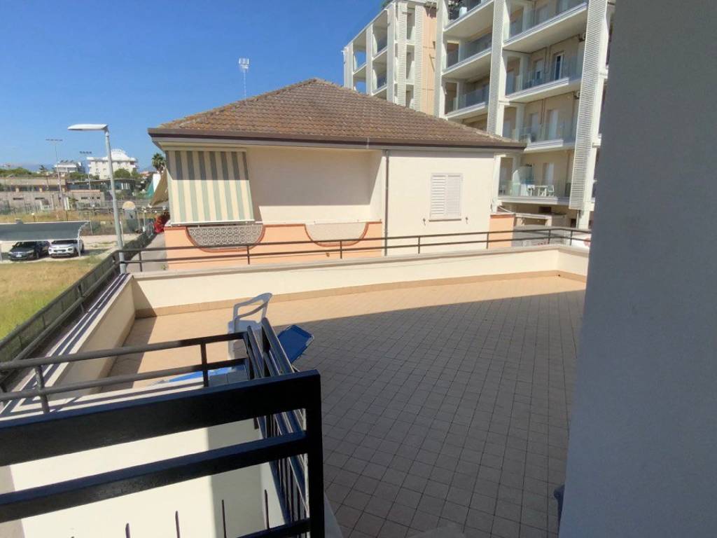 Appartamento a Alba adriatica in Lungomare Guglielmo Marconi, 80 - Foto 2