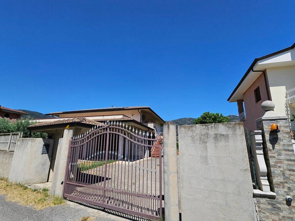 Villa a Montepaone in Via Adige - Foto 2