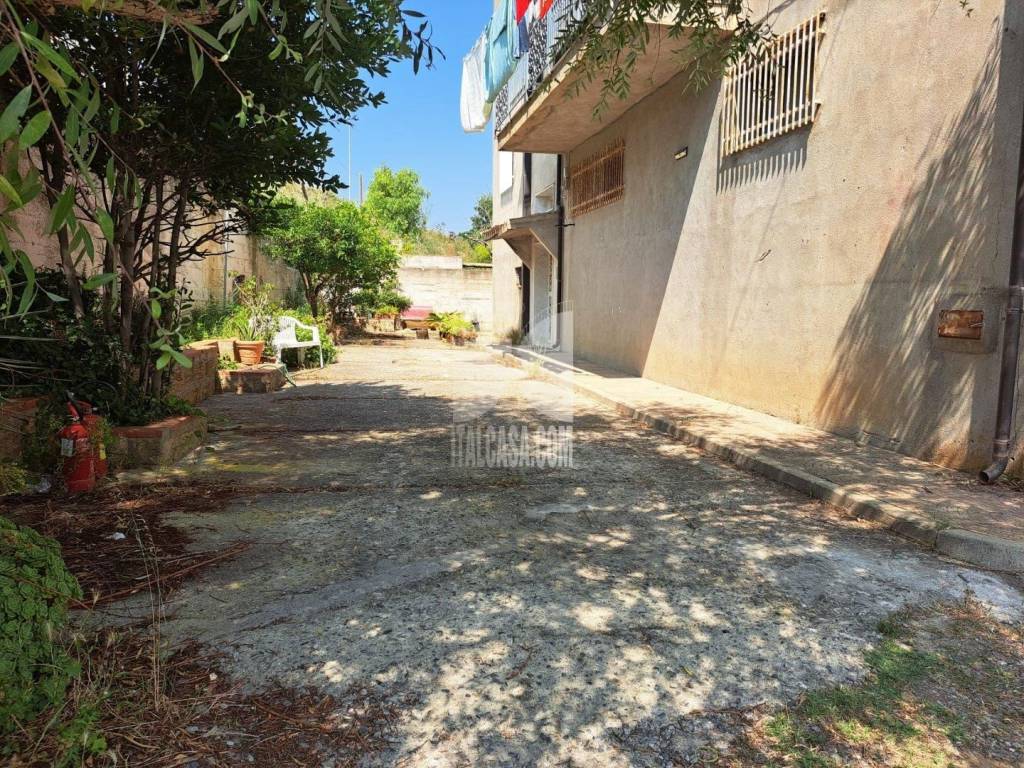 Palazzo / stabile a Crotone in via degli arbusti - Foto 4