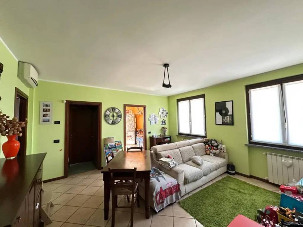 Appartamento a Gavirate in Via A. Volta, 36 - Foto 2