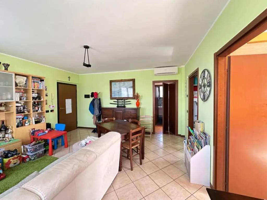 Appartamento a Gavirate in Via A. Volta, 36 - Foto 3