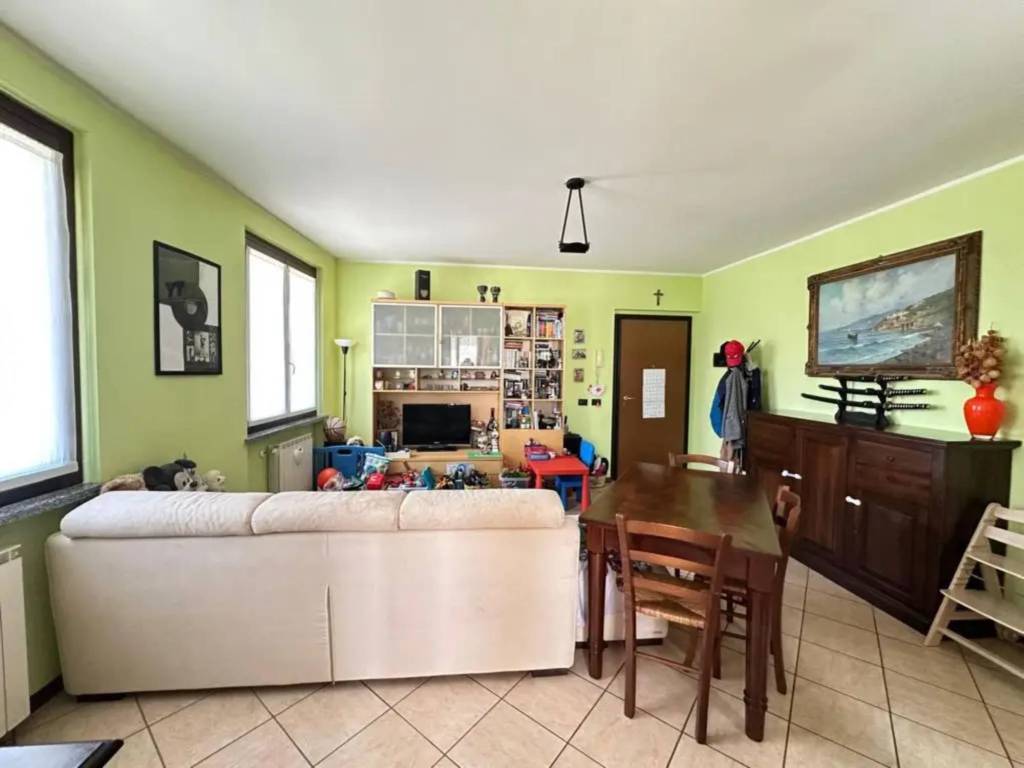 Appartamento a Gavirate in Via A. Volta, 36 - Foto 5