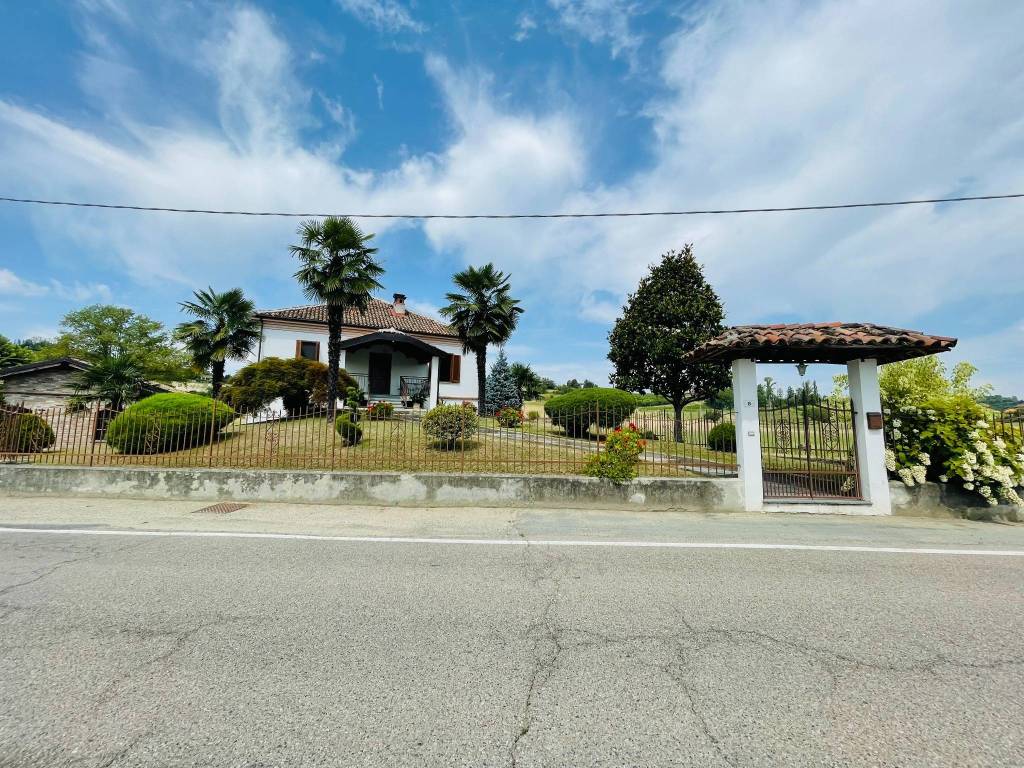 Villa a Nizza monferrato in Strada Vecchia di Calamandrana, 8 - Foto 2