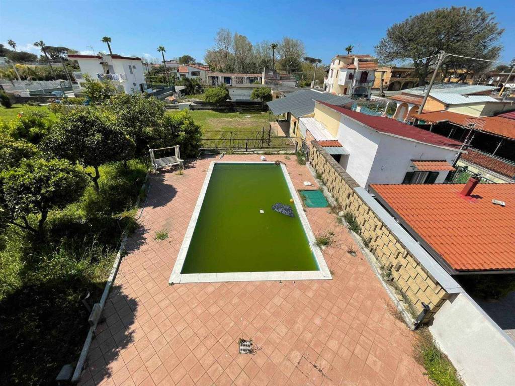 Villa a Castel volturno in VIALE STEFANO DA VERONA, 5 - Foto 3