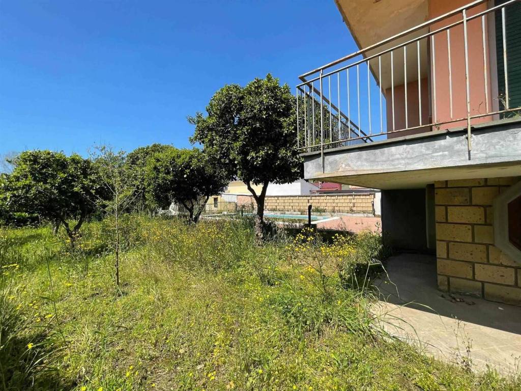 Villa a Castel volturno in VIALE STEFANO DA VERONA, 5 - Foto 4
