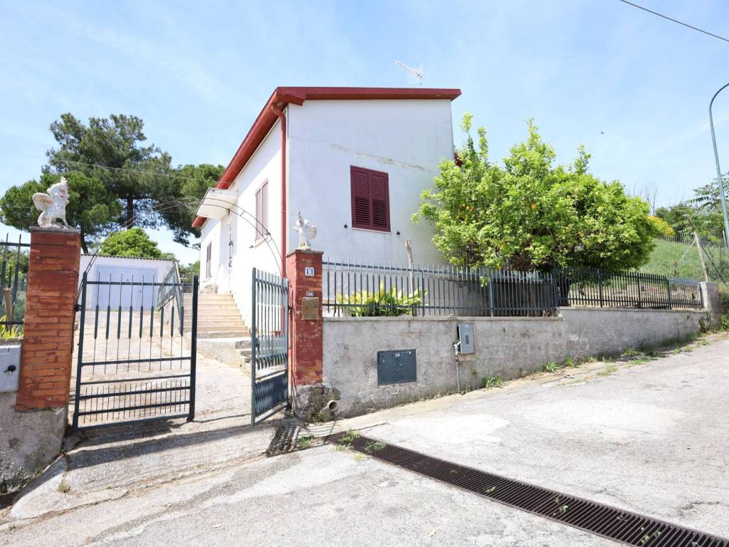 Villa a Roseto degli abruzzi in Via Sangro, 11 - Foto 3