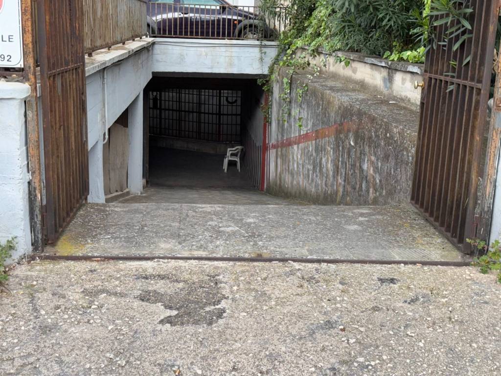 Box / garage a Taranto in Via Medaglie d'Oro, 41 - Foto 3