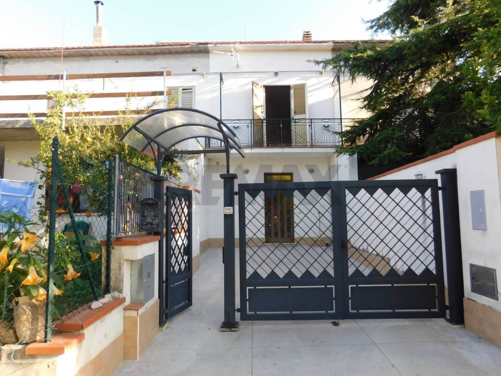 Casa indipendente a Roccamontepiano in via Corsi, 6 - Foto 2