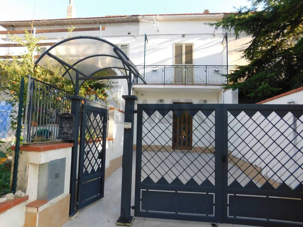 Casa indipendente a Roccamontepiano in via Corsi, 6 - Foto 3