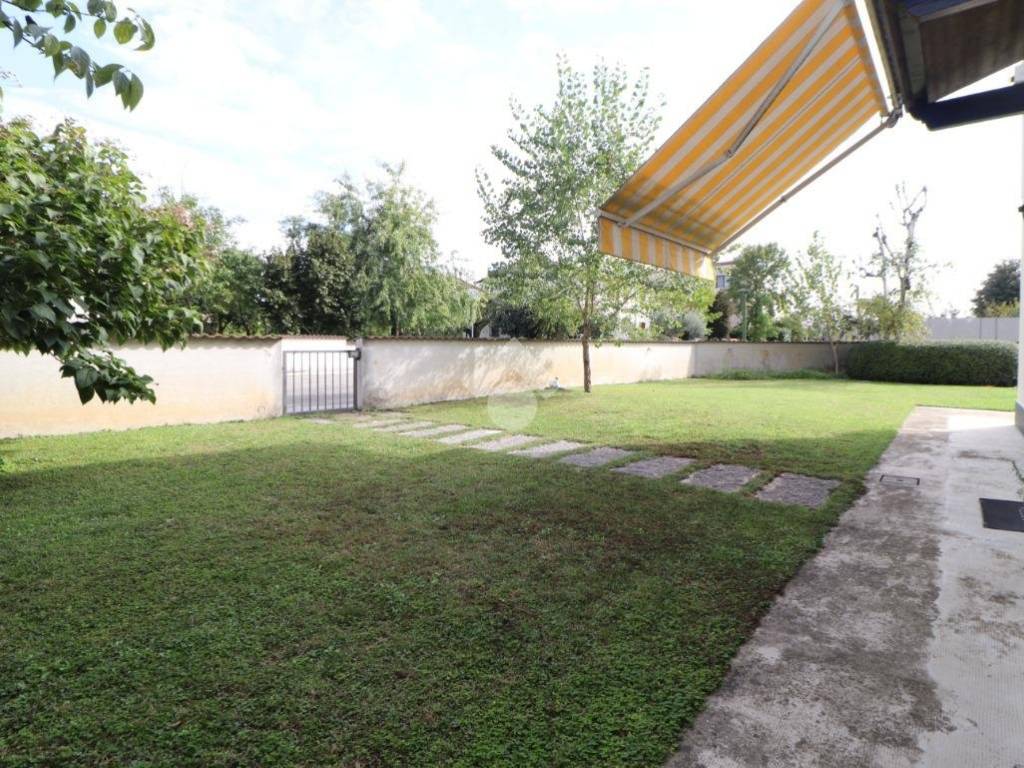 Villa a Porto mantovano in Via GRAMSCI, 1 - Foto 2