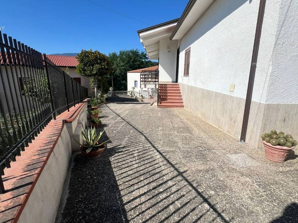 Villa a Ceppaloni in Via Tre Santi-Beltiglio - Foto 4