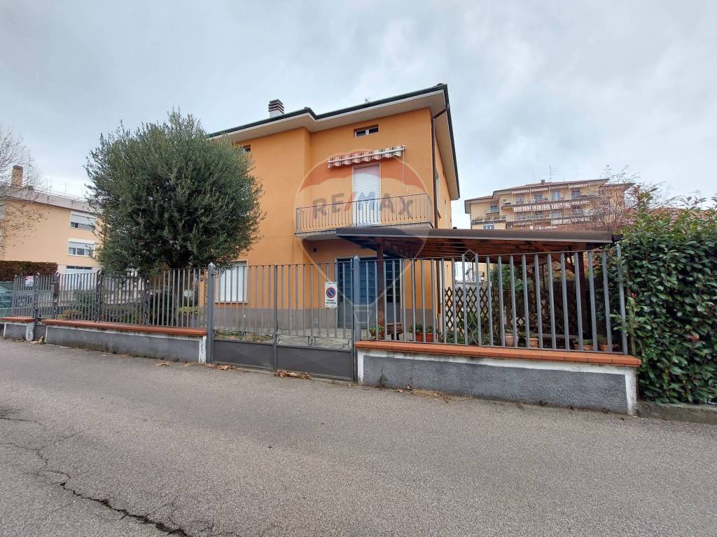 Villa a Cassano magnago in VIA BOCCHERINI, 8 - Foto 3