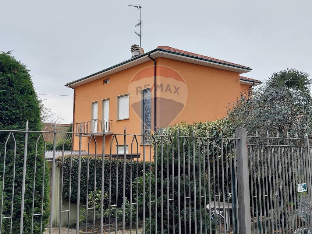 Villa a Cassano magnago in VIA BOCCHERINI, 8 - Foto 4