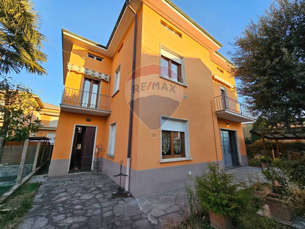 Villa a Cassano magnago in VIA BOCCHERINI, 8 - Foto 5
