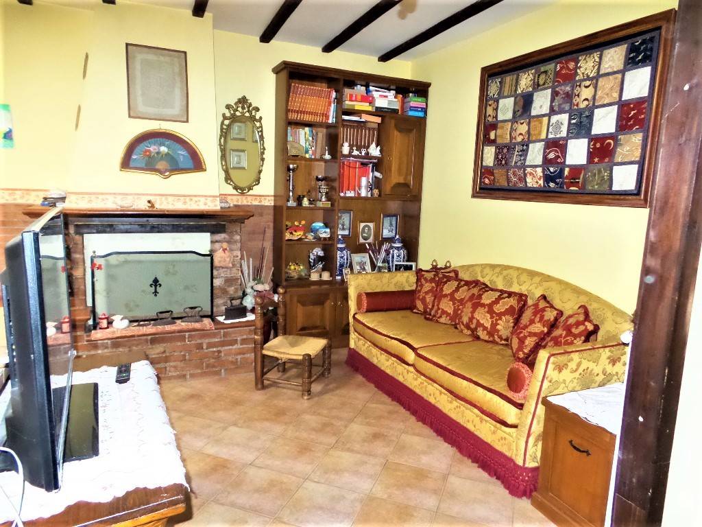 Appartamento a Caprarola in Via Giuseppe Garibaldi - Foto 2