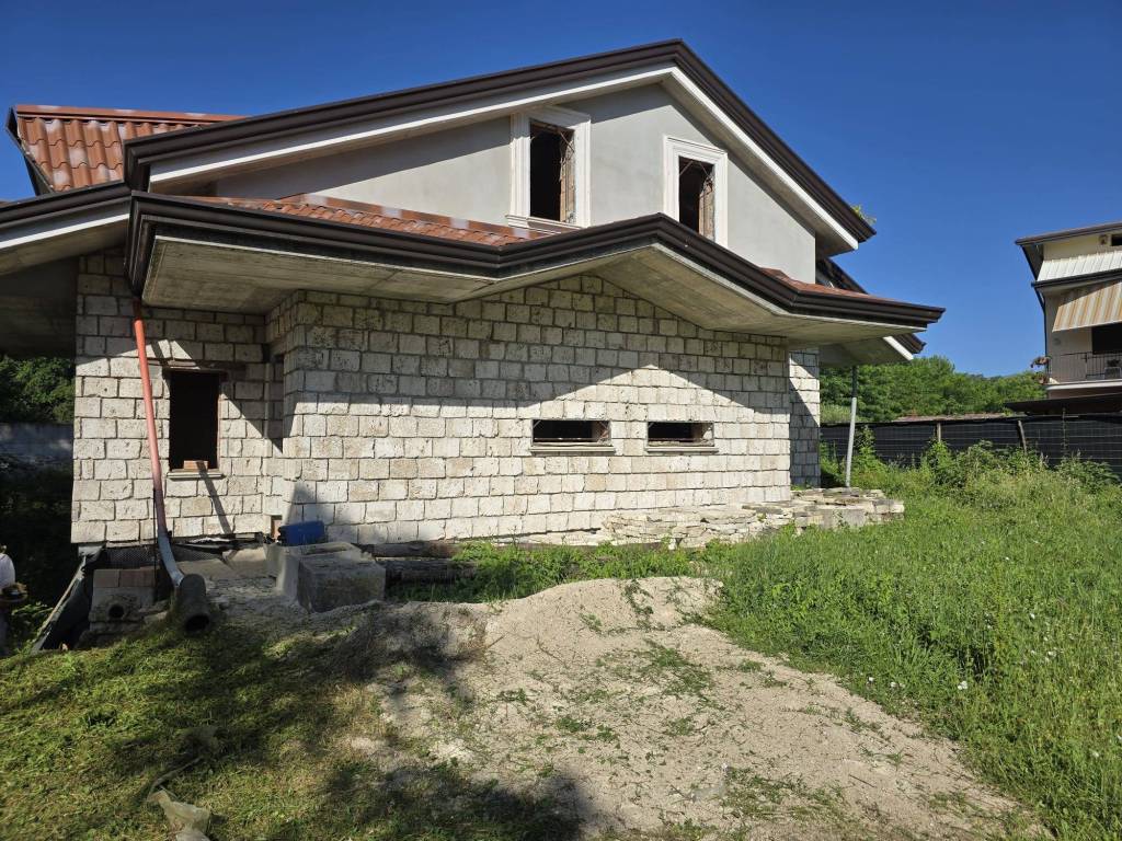 Villa a Ceccano in Via San Francesco d'Assisi, 204 - Foto 2