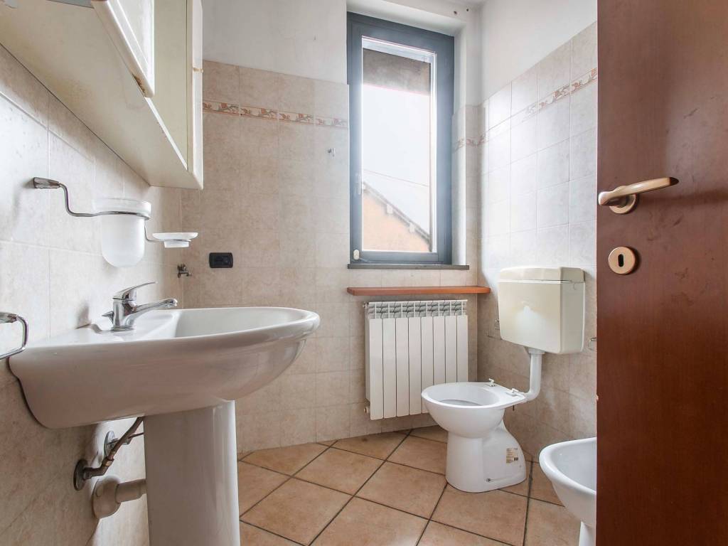 Appartamento a Gerenzano in Via Quarto dei Mille - Foto 4