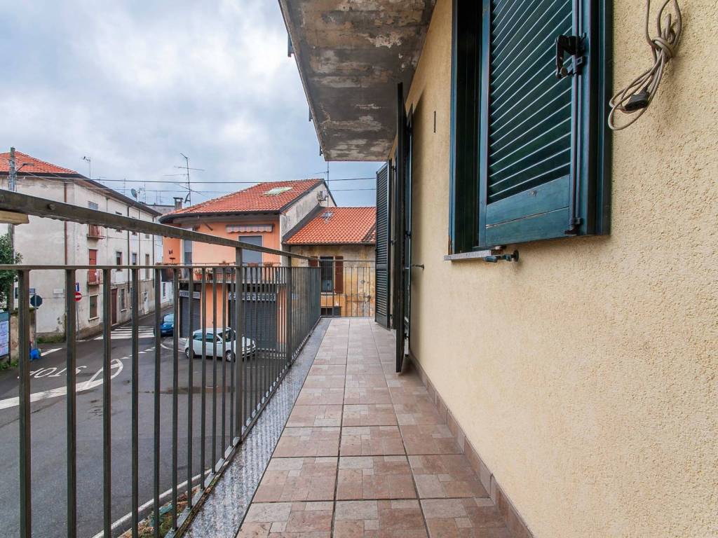 Appartamento a Gerenzano in Via Quarto dei Mille - Foto 5