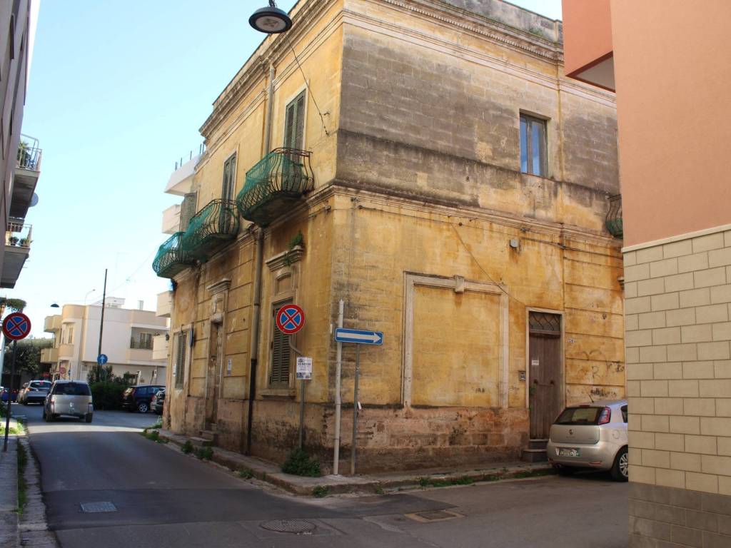 Palazzo / stabile a Francavilla fontana in Via Abramo Flora - Foto 2