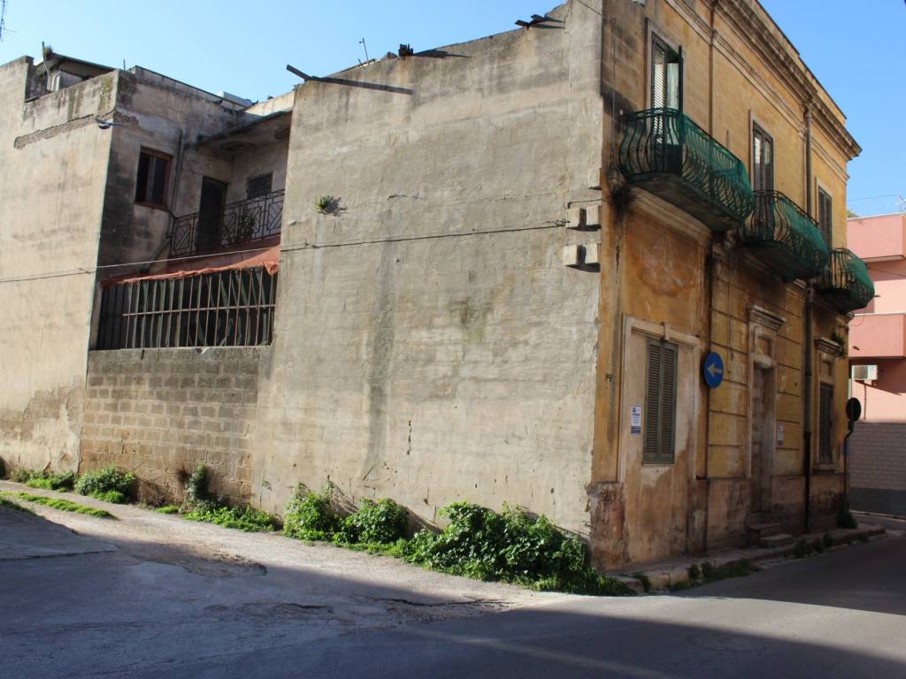 Palazzo / stabile a Francavilla fontana in Via Abramo Flora - Foto 3