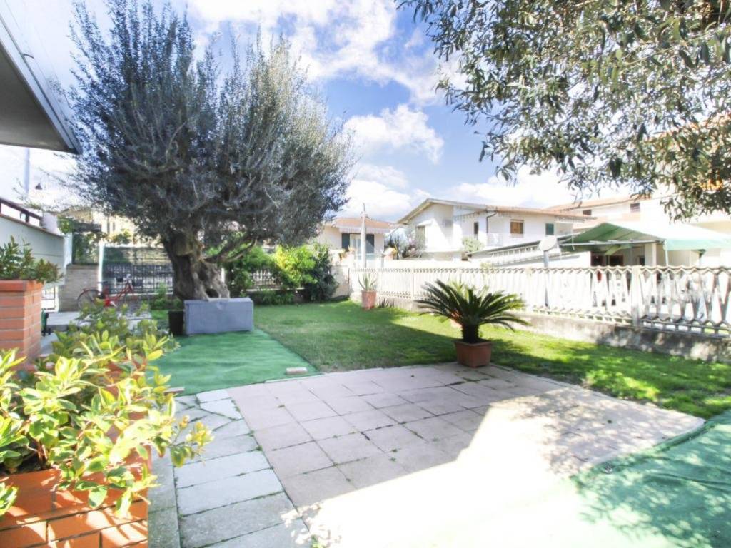 Casa indipendente a Tortoreto in Via Della Repubblica, 26 - Foto 2