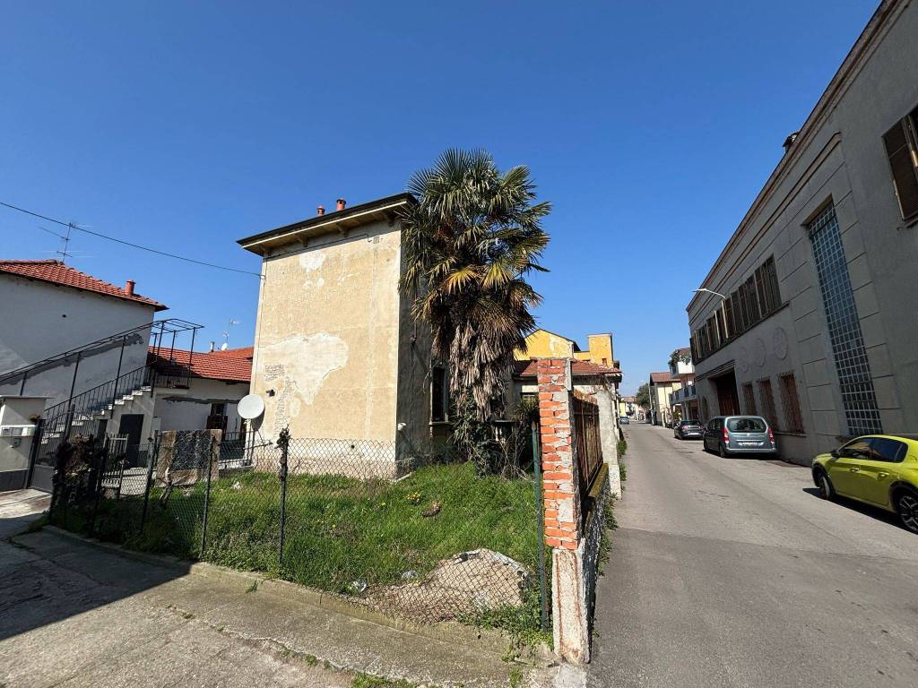 Villa a Vigevano in Via Matteo Gianolio, 17 - Foto 2