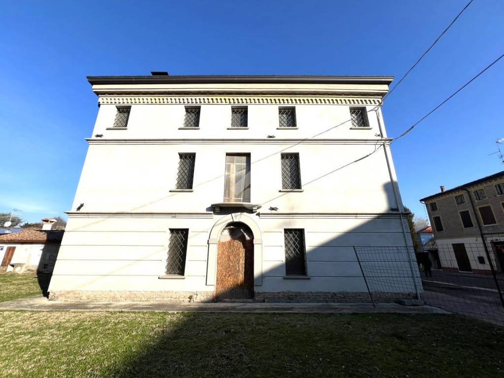 Casa indipendente a San possidonio in piazza Andreoli, 11 - Foto 3