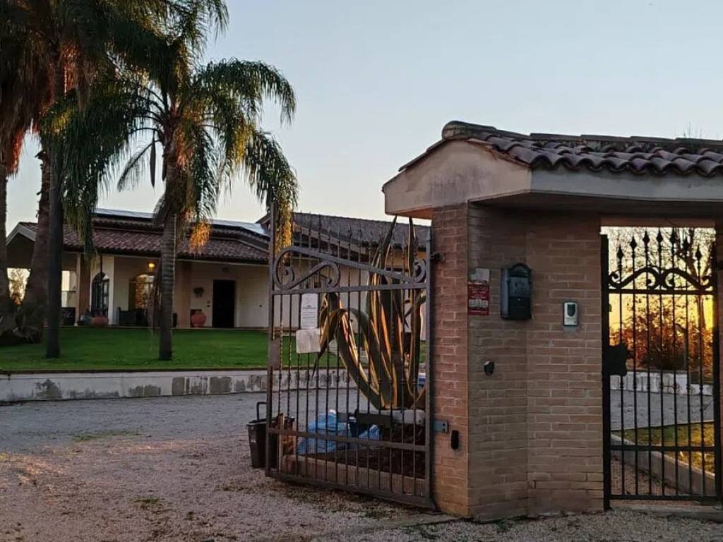 Villa a Cisterna di latina in Via Conca, 48 - Foto 3