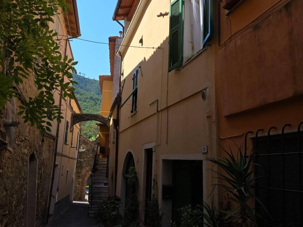 Casa indipendente a Villanova d'albenga in Via Giuseppe Garibaldi - Foto 2