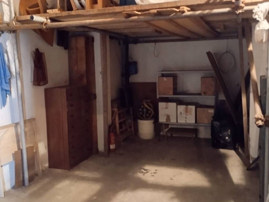Box / garage a Asti in Via Cesare Ricciardi, 9 - Foto 2