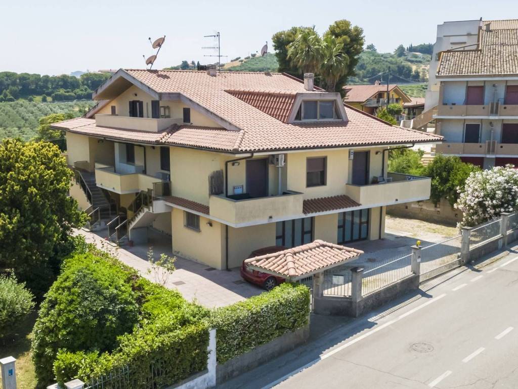 Casa indipendente a Silvi in C.DA SAN SILVESTRO, 49 - Foto 2