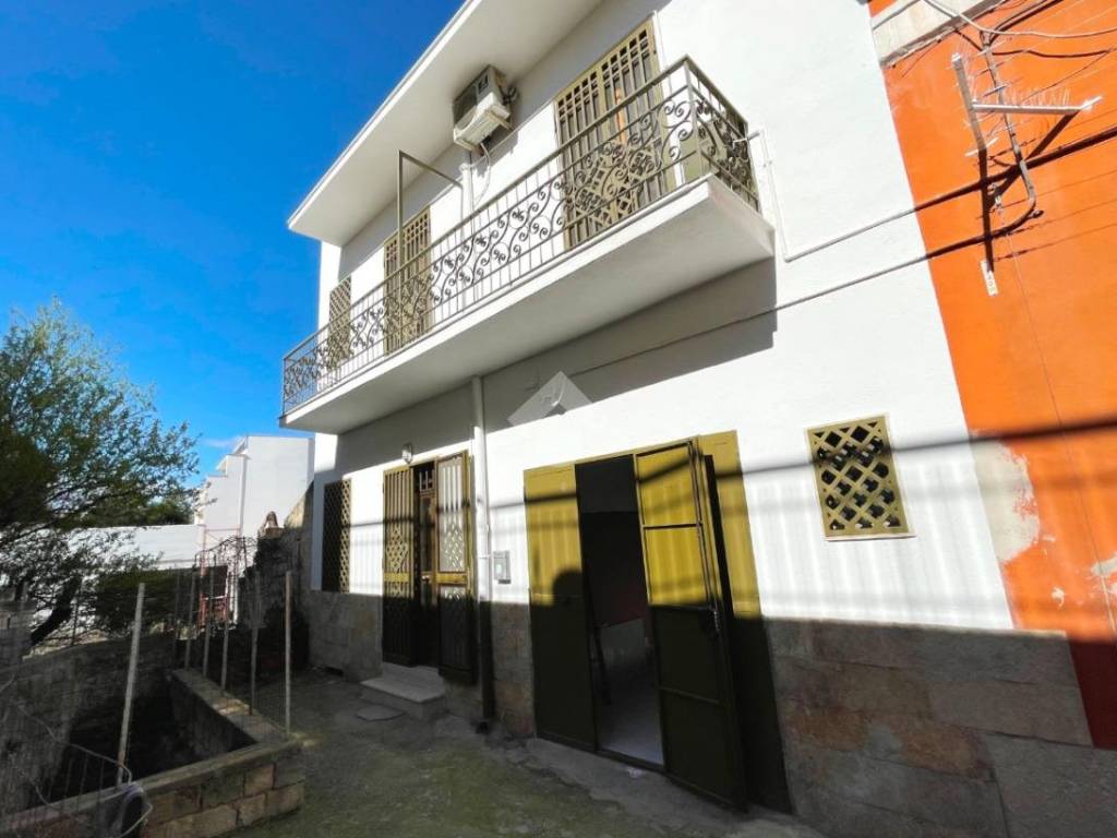 Casa indipendente a Canosa di puglia in Vico Pietro Maroncelli, 10 - Foto 2