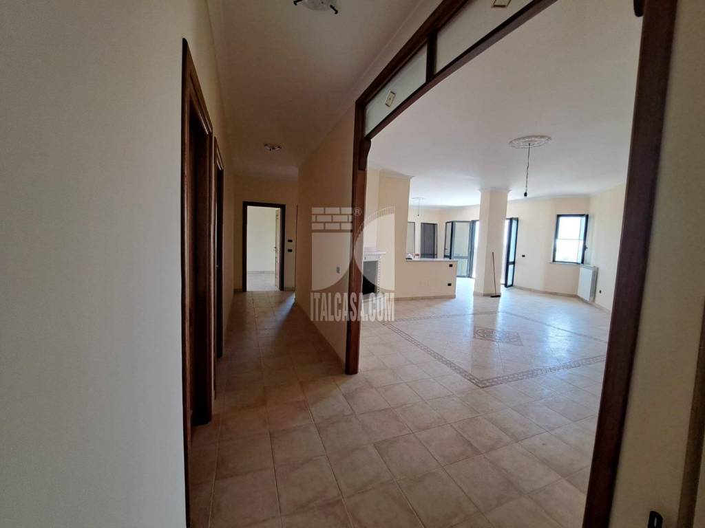 Appartamento a Crotone in via degli arbusti - Foto 2