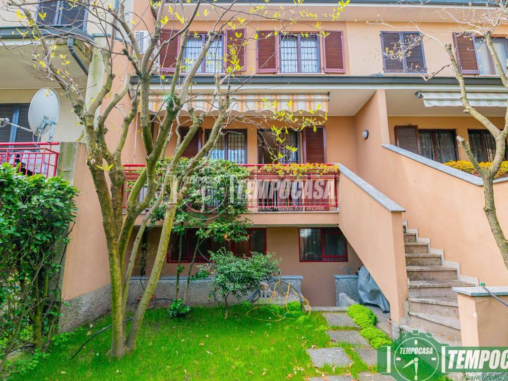 Casa indipendente a Peschiera borromeo in Via cesare pavese - Foto 1