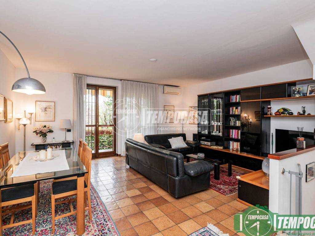 Casa indipendente a Peschiera borromeo in Via cesare pavese - Foto 2