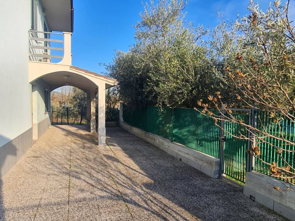 Villa a Castelbellino in Via Dante Alighieri - Foto 3