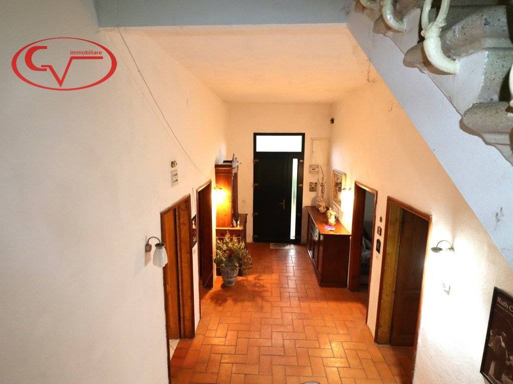 Villa a Montevarchi in Strada Provinciale di Mercatale - Foto 2
