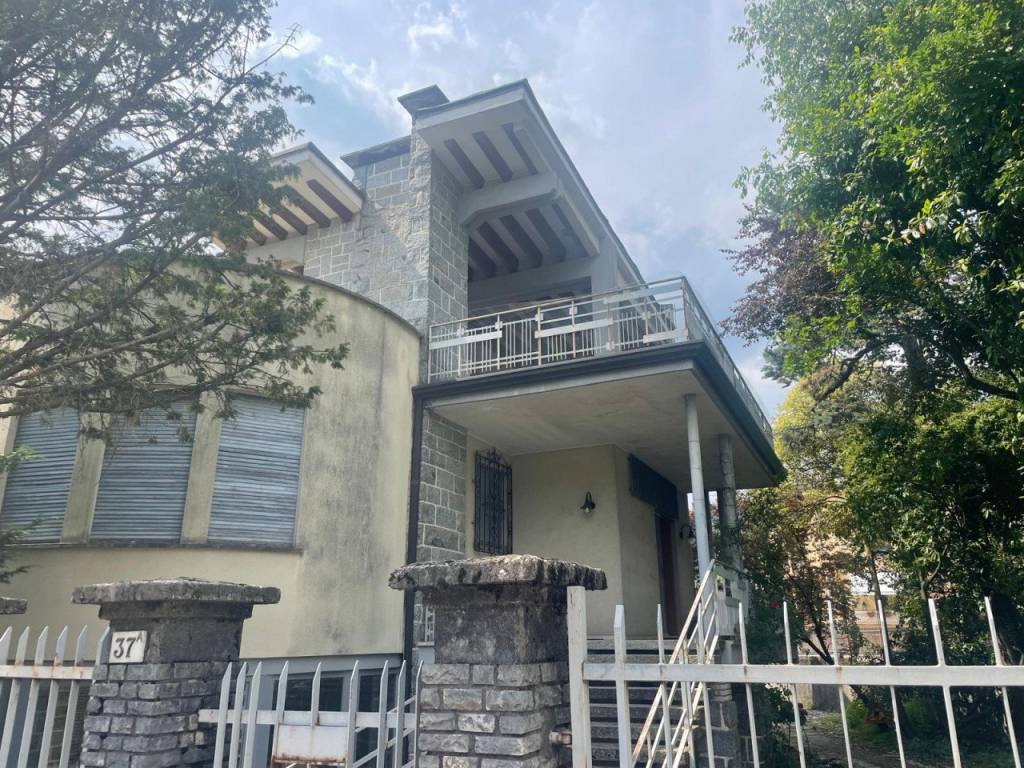 Villa a Valdagno in Via G. Cracco, 37 - Foto 2