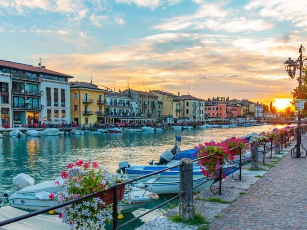 Villetta a schiera a Peschiera del garda in Via Sandra Mondaini, 12 - Foto 2