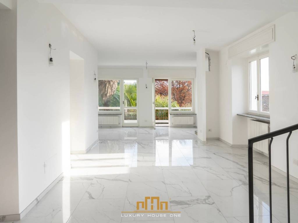 Villa a Arona in Via Angelo Cantoni - Foto 2