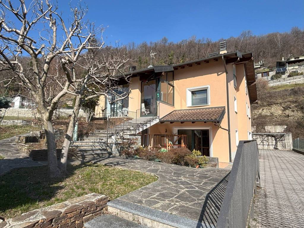 Villa a Morbegno in Viale Tommaso Ambrosetti, 21 - Foto 2
