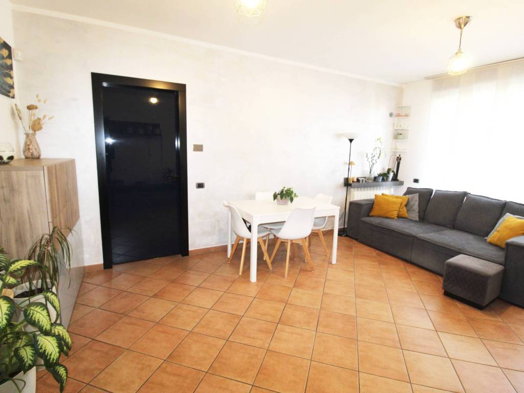 Appartamento a Gorla minore in Via Roma, 11 - Foto 2