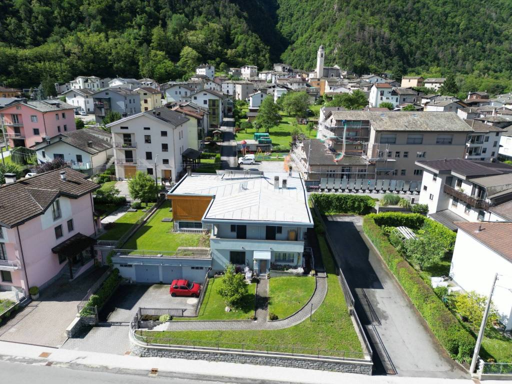 Villa a Morbegno in Viale Tommaso Ambrosetti, 21 - Foto 2