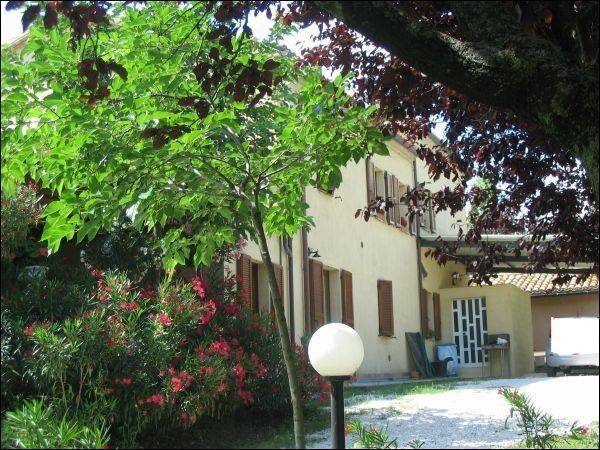 Villa a Camporotondo di fiastrone in Strada Provinciale 49 - Foto 3