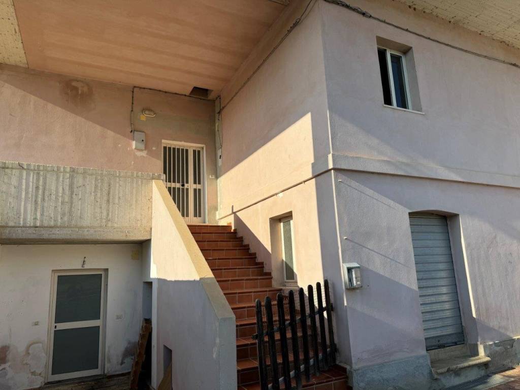 Palazzo / stabile a Alba adriatica in Via del Vecchio Forte, 60 - Foto 2