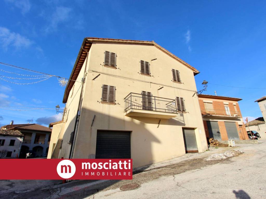 Casa indipendente a Castelraimondo in Piazza Cavour - Foto 2