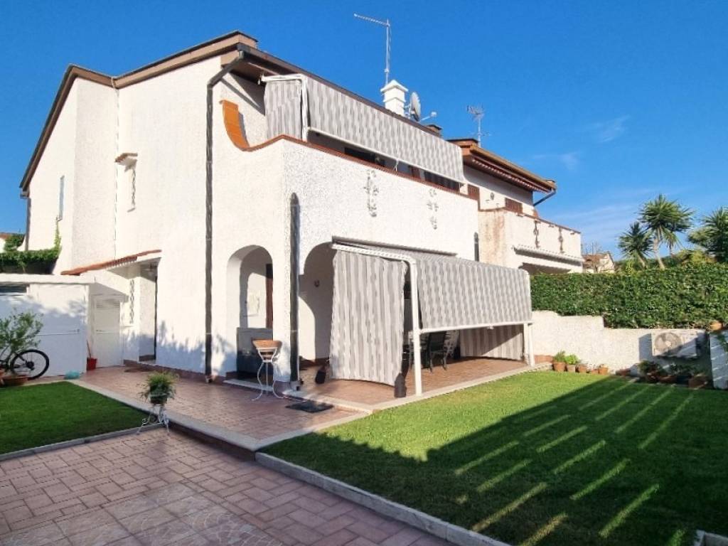 Villa a San felice circeo in Via Terracina, 393 - Foto 3