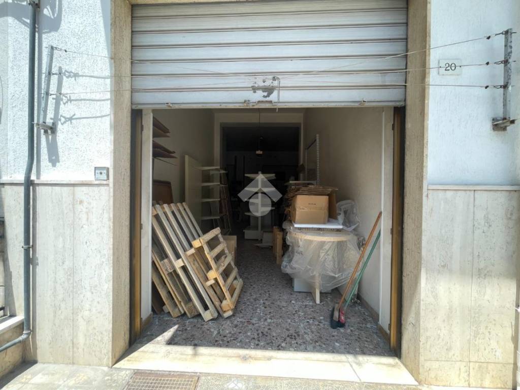 Box / garage a Ceglie messapica in Via Messapia, 22 - Foto 2