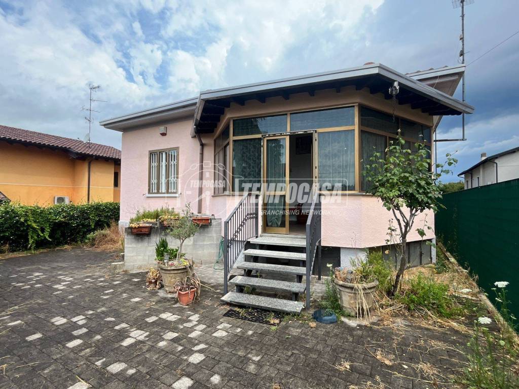 Villa a Cardano al campo in Via Vincenzo Bellini 62 - Foto 3